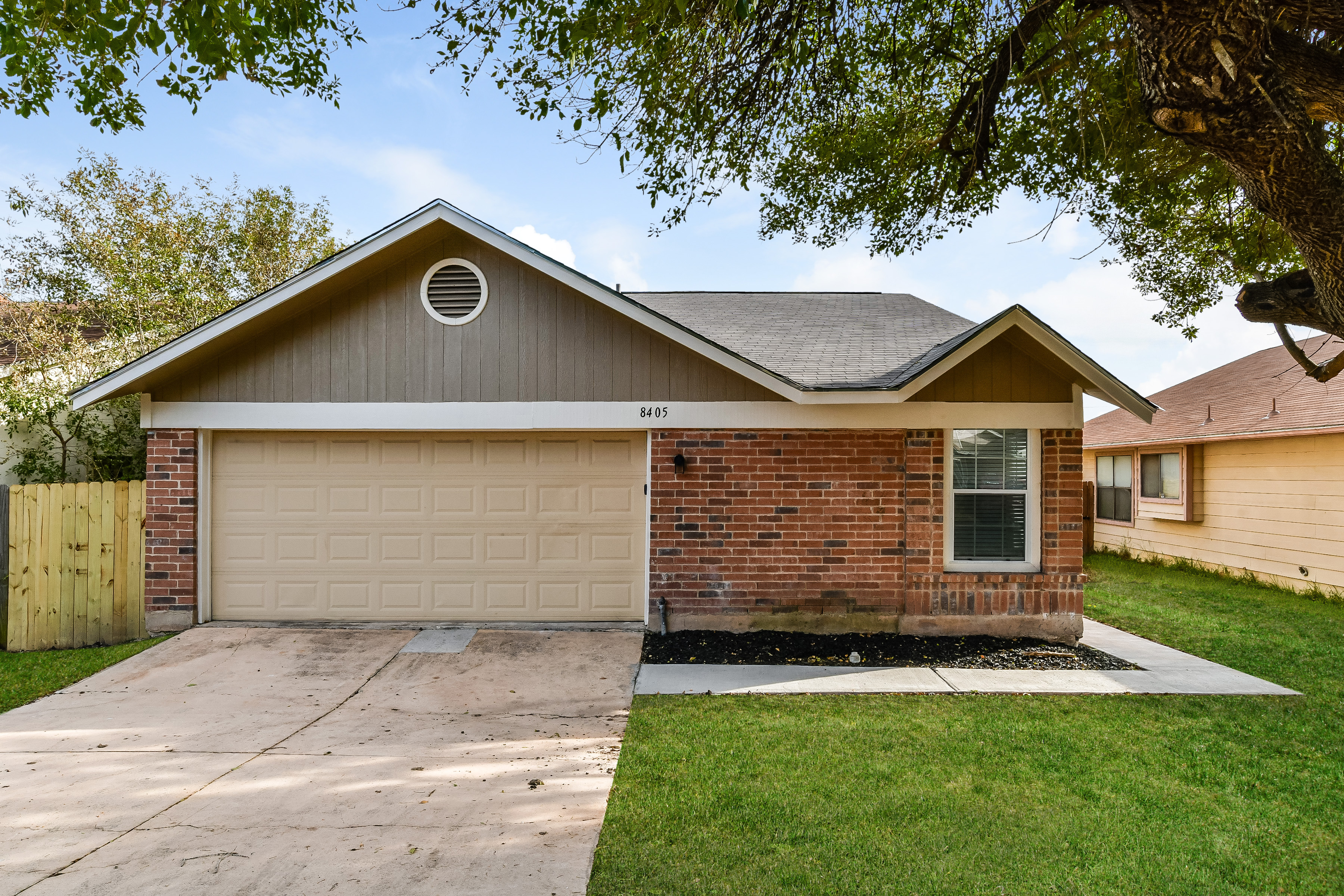 8405 Maple Ridge Dr San Antonio, TX 78239